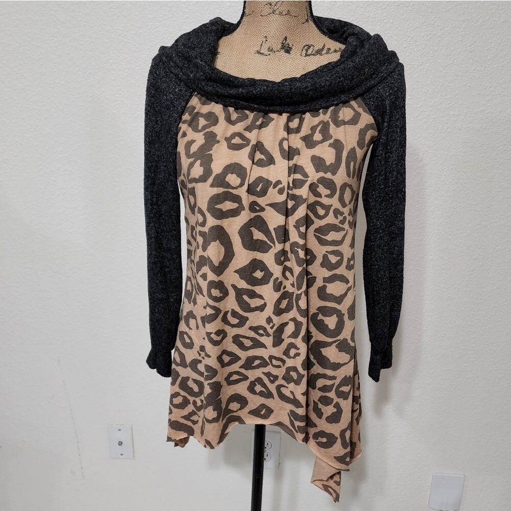 CASALEE‎ leopard super soft cowl neck asymmetrical hem tunic size medium